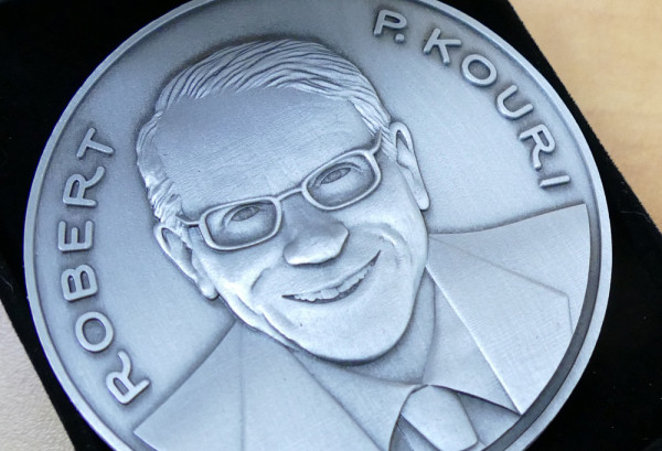 La m&eacute;daille Robert P. Kouri.