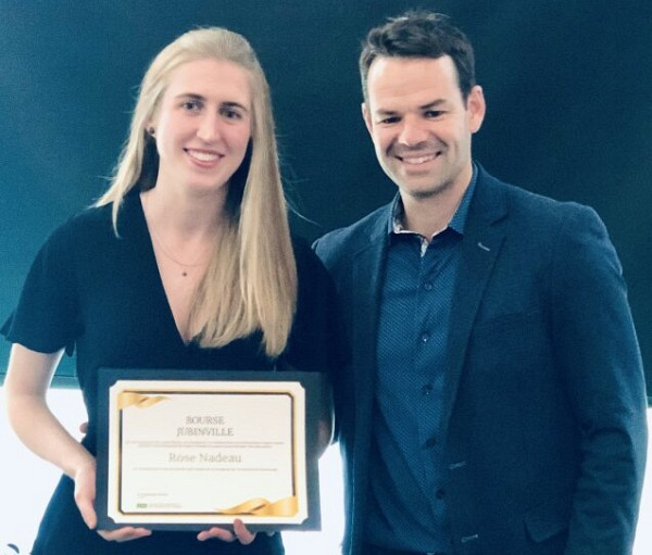 Rose Nadeau a re&ccedil;u la bourse Jubinville pour l'excellence du dossier acad&eacute;mique et des qualit&eacute; de compassion et de collaboration au terme de sa 2e&nbsp;ann&eacute;e d'&eacute;tudes.
