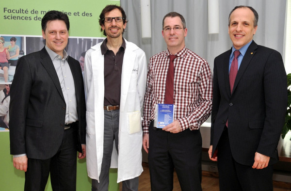 Dr Jean Desaulniers des &eacute;ditions Formed, Dr Donald Echenberg, co-auteur, Dr Luc Lanthier, auteur et Dr Pierre Cossette, doyen de la FMSS lors du lancement de la 6e &eacute;dition le 17 avril 2013.