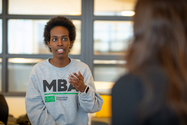 Pour Mahoro, étudiante à la maîtrise en administration des affaires, la cause des personnes noires ne devrait pas être vue comme un combat, mais comme un outil pour s'unir les uns aux autres.