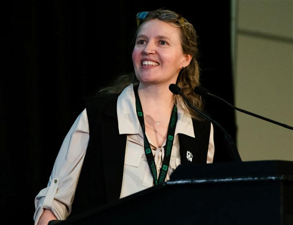 La professeure Fanie Pelletier, du D&eacute;partement de biologie, a parl&eacute; de son exp&eacute;rience en service conseil scientifique aupr&egrave;s des gouvernements pour la gestion des esp&egrave;ces en p&eacute;ril.