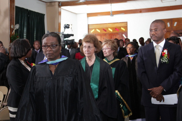 L&rsquo;arriv&eacute;e du cort&egrave;ge d&rsquo;honneur