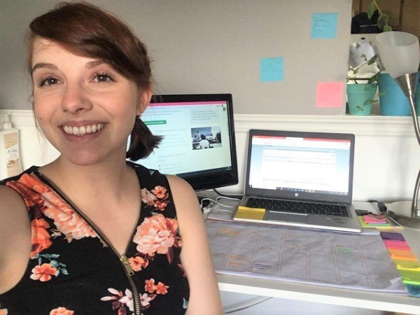 Annabelle, dans son environnement d'&eacute;tude &agrave; distance (photo fournie)