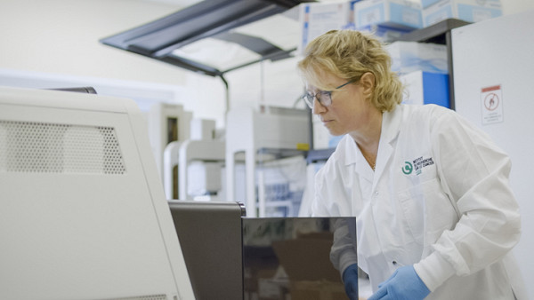 La Plateforme RNomique de l&rsquo;Universit&eacute; de Sherbrooke offre une vaste gamme de services de s&eacute;quen&ccedil;age sp&eacute;cialis&eacute;s en d&eacute;tection de variants de l'ARN et en criblage &agrave; haut d&eacute;bit. Voici quelques exemples des services offerts : isolation et contr&ocirc;le de la qualit&eacute; des acides nucl&eacute;iques, d&eacute;tection de micro-organismes, analyses ph&eacute;notypiques et quantification de l&rsquo;expression g&eacute;n&eacute;tique et de transcrits.