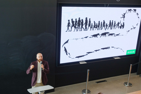 Berthi&eacute; Gouin-Ferland et son visuel, lors de sa pr&eacute;sentation.