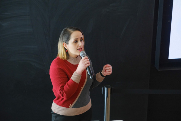 Sorayya Ghaffari Sarvarmaleki a remport&eacute; le Prix du public pour sa pr&eacute;sentation originale alliant ketchup, aimant et h&eacute;licopt&egrave;res.