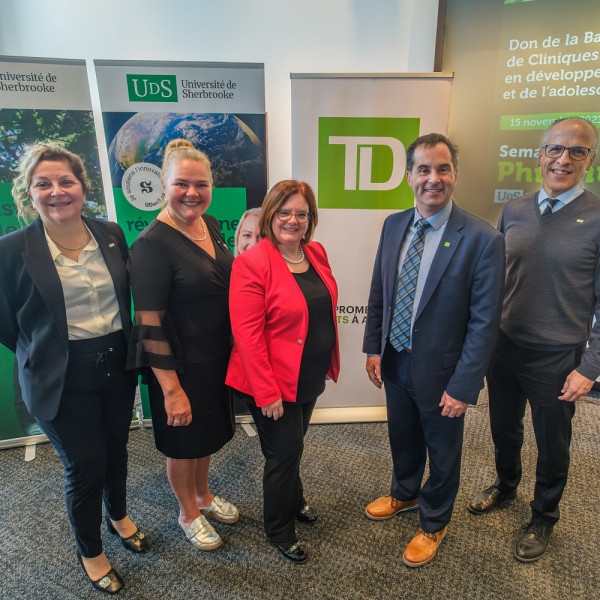 The announcement of TD Bank's donation was held in the presence of Dean Anick Lessard and Anne Lessard, Vice President of the District, Montérégie-Estrie – TD Bank Group, Mrs.  Nancy Papillon, TD Bank Montérégie-Estrie, Mr. David Pinsonneault, Executive Vice President of the TD Bank Financial Group and Pierre Cossette, Rector of the University of Sherbrooke.