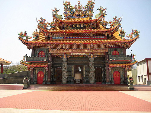 Un temple sur la c&ocirc;te est de l'&icirc;le