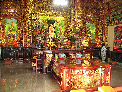 L'int&eacute;rieur d'un temple