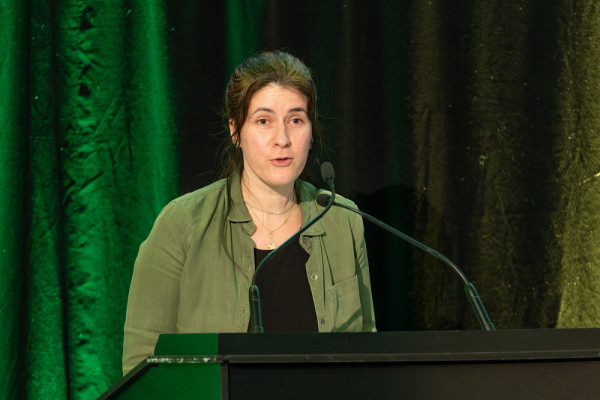 Josiane Provost, coordonnatrice&nbsp;de COMETES, lors de la c&eacute;r&eacute;monie du 11 mars.