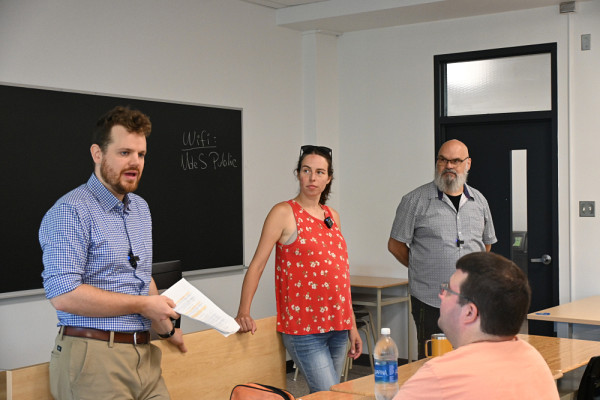 Nathan Ince, Caroline Desruisseaux et L&eacute;on Robichaud coorganisent cette &eacute;cole d'&eacute;t&eacute; en histoire.