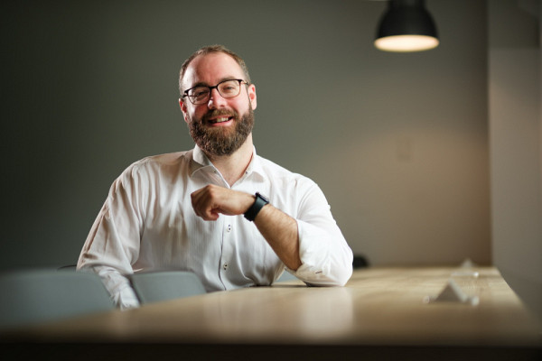 La faible intensit&eacute; de l&rsquo;incivilit&eacute; l&rsquo;am&egrave;ne &agrave; se propager rapidement dans les organisations. R&eacute;mi Labelle-Deraspe explique que les derni&egrave;res m&eacute;ta-analyses ont montr&eacute; que les cons&eacute;quences sur la sant&eacute; et le bien-&ecirc;tre concernent non seulement les personnes cibl&eacute;es par ce type de comportement, mais aussi les t&eacute;moins.