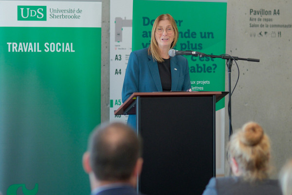 La professeure Julie No&euml;l, titulaire de la chaire