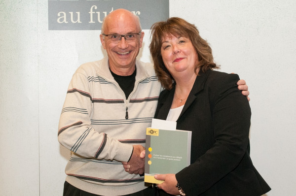 Christian Barrette, 2e récipiendaire du volet francophone et Julie Lyne Leroux, professeure au Secteur PERFORMA