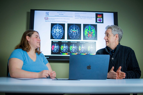 Les sympt&ocirc;mes sont parfois si intenses que certaines femmes en viennent &agrave; penser qu&rsquo;elles sont gravement malades. Et si l&rsquo;hormonoth&eacute;rapie pouvait traiter le brouillard cognitif dont se plaignent plusieurs femmes &agrave; la m&eacute;nopause? (Avril 2025)