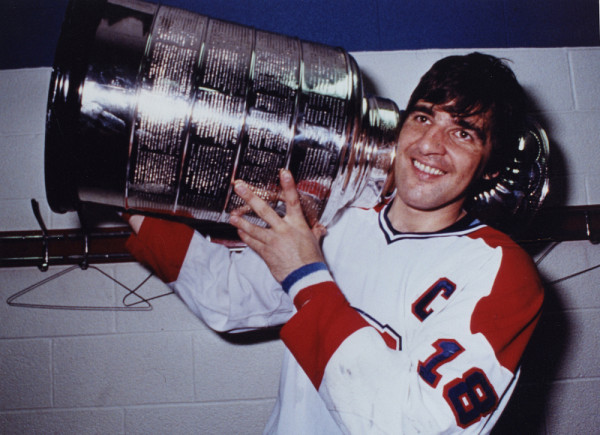 Serge Savard a remporté huit fois la Coupe Stanley à titre de joueur, et deux fois à titre de directeur général des Canadiens de Montréal. Le Saint-Graal du hockey n'a d'ailleurs pas été remporté depuis 1993 par cette équipe.