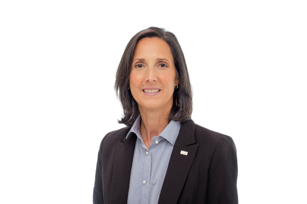 Forte de plus de 17 ann&eacute;es d&rsquo;exp&eacute;rience en philanthropie universitaire &agrave; l&rsquo;&eacute;chelle nationale,&nbsp;Marie-H&eacute;l&egrave;ne s&rsquo;est distingu&eacute;e depuis 2023 &agrave; l&rsquo;UdeS comme gestionnaire du d&eacute;veloppement philanthropique pour la Facult&eacute; des sciences.