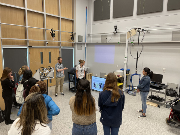 Les &eacute;tudiantes et &eacute;tudiants ont assist&eacute;s &agrave; six ateliers rotatifs au 3IT afin de d&eacute;couvrir diff&eacute;rentes technologies.