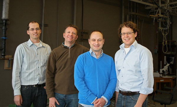 L'&Eacute;quipe de recherche en informatique quantique de l'UdeS&nbsp;: les professeurs Poulin, Reulet, Pioro-Ladri&egrave;re et Blais.