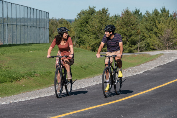 Pour Judith Beaudoin, conseillère en mobilité durable, rouler à vélo est synonyme de plaisir et de résilience devant les changements climatiques.
