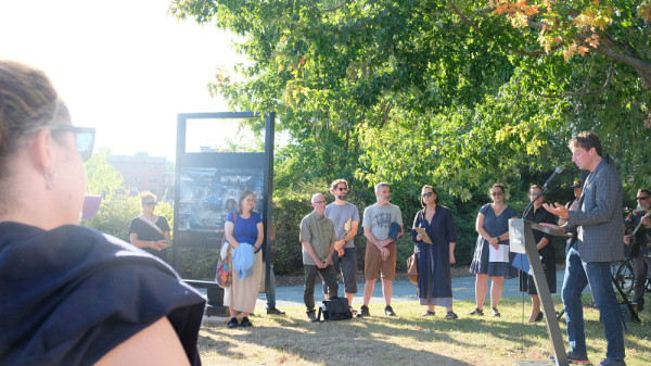 Christian Sarra-Bournet, directeur ex&eacute;cutif de l'Institut quantique, a profit&eacute; de l'occasion pour souligner l'importance du dialogue entre la science et la culture, ainsi que celle de sensibilit&eacute; le grand public aux technologies quantiques.