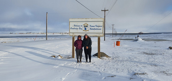 Celia Trunz et Charlotte Crevier... Bienvenue &agrave; Cambridge Bay!