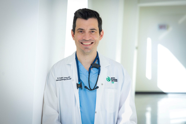 Frédéric Lemay est gastroentérologue-oncologue au CIUSSS de l'Estrie-CHUS, où il traite des patientes et patients atteints d'un cancer du pancréas. Il est également professeur au Département de médecine de la Faculté de médecine et des sciences de la santé et professeur-chercheur à l'IRCUS.