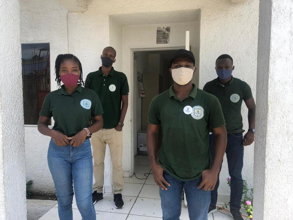 Des étudiantes et étudiants du projet de sensibilisation à la COVID-19 en Haïti