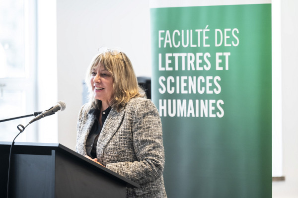 Directrice du Centre Anne-H&eacute;bert, la professeure Nathalie Watteyne a agi comme ma&icirc;tresse de c&eacute;r&eacute;monie. Elle a &eacute;galement anim&eacute; la discussion avec France&nbsp;Th&eacute;or&ecirc;t.