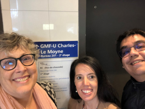 Pre Sharon Hatcher, Dre Louise-Josée Gill et M. Kévin Bacon ont mené une tournée des GMF-U à l'automne 2023, de Saguenay à Moncton, en passant par Sherbrooke et Longueuil, dans le but de former les résidentes et résidents en médecine de famille en sécurisation culturelle.