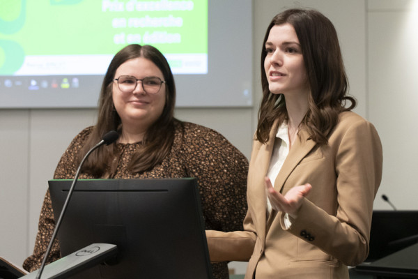 P&eacute;n&eacute;loppe Chabot et&nbsp;Sarah-Maude B&eacute;langer.