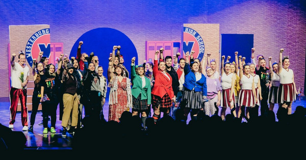 La troupe Broadway UdeS lors de la représentation de la comédie musicale Heathers.