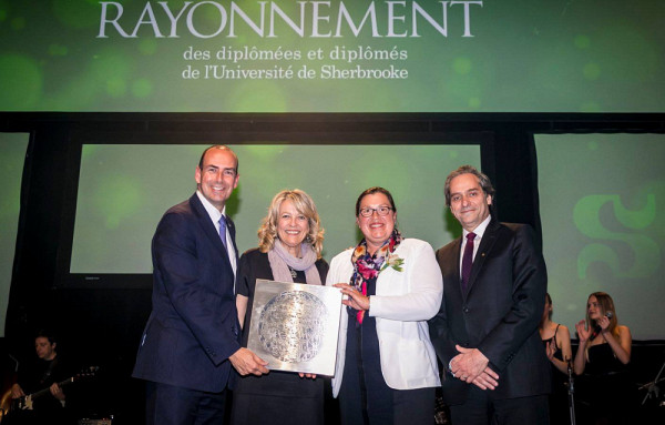 Daniel Lefebvre, directeur principal, d&eacute;veloppement des affaires de La Personnelle assureur de groupe auto et habitation, la vice-rectrice &agrave; l&rsquo;administration et au d&eacute;veloppement durable, Pre Denyse R&eacute;millard, la vice-pr&eacute;sidente ex&eacute;cutive et chef de la direction financi&egrave;re d&rsquo;Hydro-Qu&eacute;bec, Lise Croteau et le doyen de l&rsquo;&Eacute;cole de gestion, Pr Fran&ccedil;ois Coderre.