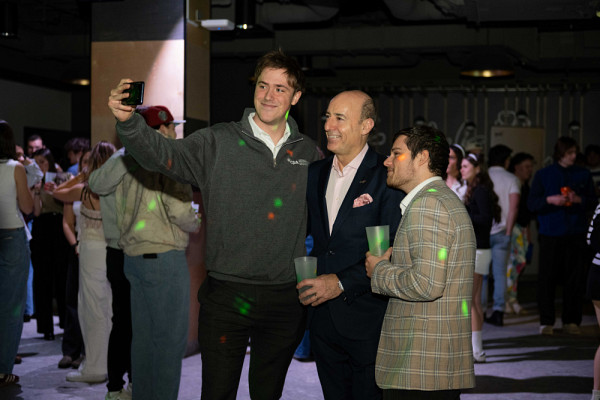 Nicolas Marcoux a fait un passage au 4 &agrave; 7 de l'&Eacute;cole de gestion pour poursuivre les discussions avec les &eacute;tudiantes et les &eacute;tudiants.