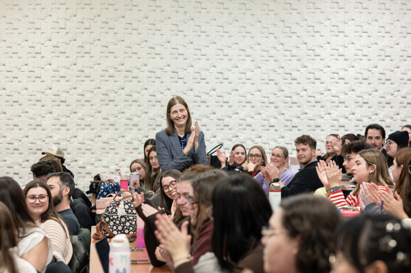 Pour la professeure Julie&nbsp;No&euml;l et Denis Leblanc, charg&eacute; de cours &agrave; l'&Eacute;cole de travail social, une formation &agrave; la collaboration interprofessionnelle est la cl&eacute; pour &eacute;viter des situations dramatiques comme celle de la fillette de Granby. Chaque rencontre r&eacute;ellement interprofessionnelle est une occasion d'am&eacute;liorer, voire de sauver, des vies.