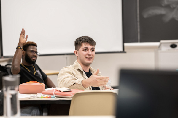 William&nbsp;Germano, &eacute;tudiant au baccalaur&eacute;at en service social, ne savait pas &agrave; quoi s'attendre de ses coll&egrave;gues en enseignement. Maintenant, il esp&egrave;re avoir plus d'occasions d'&eacute;tablir des relations avec des collaborateurs et collaboratrices de tout horizon.