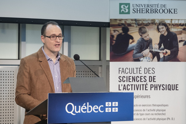 Le professeur Sylvain Turcotte, titulaire de la Chaire de recherche Kino-Québec sur l’adoption d’un mode de vie physiquement actif en contexte scolaire.