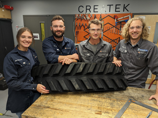 Les &eacute;tudiants et &eacute;tudiantes Gabrielle Mallette, Charles-&Eacute;tienne Gauthier, Antoine Faivre et Olivier Duhamel font partie de l'&eacute;quipe de recherche.&nbsp;