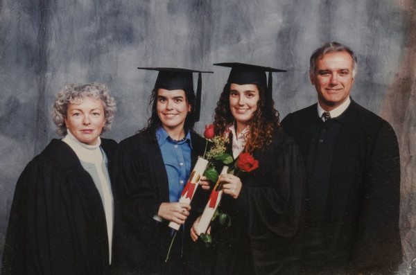 Les parents de M&eacute;lanie se sont rencontr&eacute;s alors qu'ils &eacute;tudiaient &agrave; l'UdeS et leur deux filles sont des dipl&ocirc;m&eacute;es de l'&eacute;tablissement.
