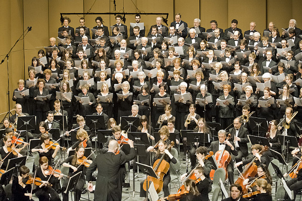 Les grands ensembles de l’École de musique étaient appuyés par le choeur Amadeus pour cet événement exceptionnel.