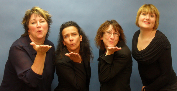 Les quatre interprètes régulières du SIPSE-SIPSE : Roxanne Gosselin, Joanne Deschênes, Marie-Chantal Clin et Isabelle Parenteau