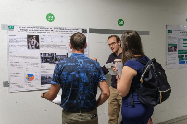 Elie B&eacute;lard du Plantys, stagiaire en histoire sous la supervision d'Harold B&eacute;rub&eacute;, pr&eacute;sentant son projet de recherche aux juges du concours