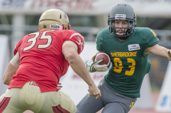 Le receveur de passes du Vert & Or Fr&eacute;d&eacute;rick Caron a inscrit un touch&eacute;, en plus de capter 5 passes pour 100 verges dans la d&eacute;faite de siens.