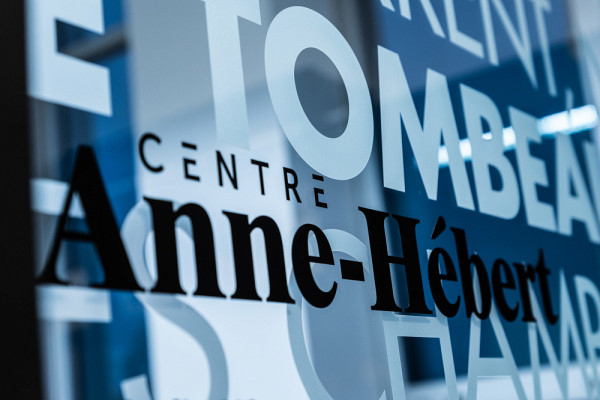 Dans la poursuite de sa mission, le Centre Anne-Hébert facilite l'accès à une collection exhaustive de documents, scientifiques ou autres, et organise des colloques, des rencontres littéraires et des séminaires de recherche. On y publie aussi Les Cahiers Anne-Hébert.