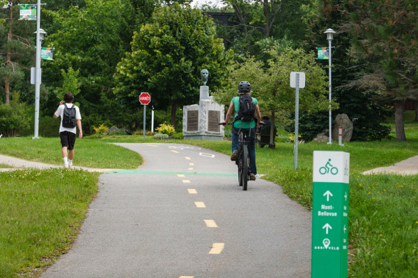 L&rsquo;UdeS encourage sa communaut&eacute; &agrave; utiliser les moyens de transport durable afin de se rendre sur ses campus, qui seront fortement achaland&eacute;s lors de la rentr&eacute;e.