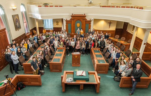 Les &eacute;tudiantes et &eacute;tudiants internationaux &eacute;taient convi&eacute;s &agrave; l&rsquo;h&ocirc;tel de ville de Sherbrooke, &agrave; l&rsquo;invitation du maire Bernard S&eacute;vigny, pour souligner la fin de leurs parcours &agrave; l&rsquo;Universit&eacute; de Sherbrooke.