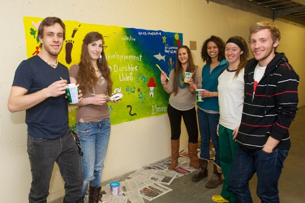 Michel Scultety-Ouellet a participé à la production de la fresque en compagnie des étudiants Laurie-Anne Bourdon, Vanessa Côté, Alexandra Cool-Fergus, Marjolaine Lanthier et Brendan Gray.