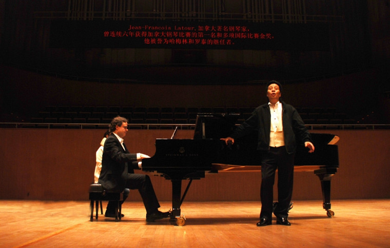 Le pianiste concertiste Jean-François Latour a offert deux concerts accompagnés de chanteurs et chanteuses d'opéra de renom en Chine.