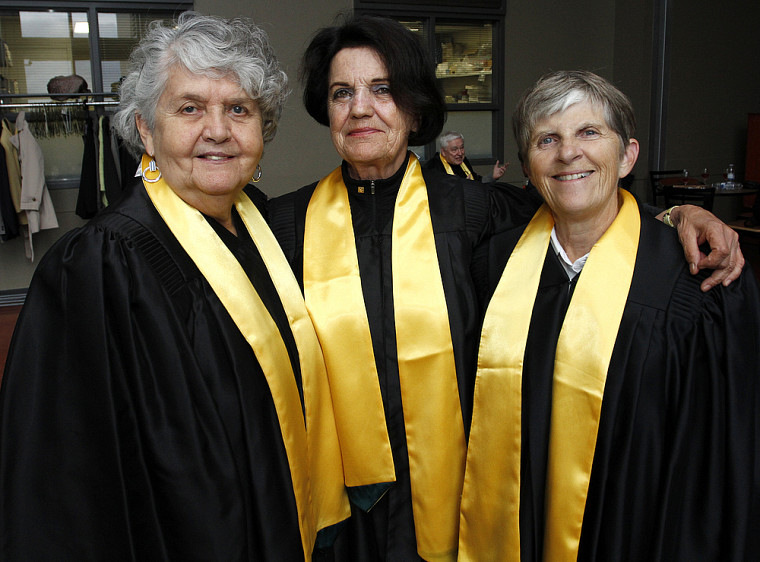 Après 50 ans sans nouvelles, les amies Èva Lambert, Anne-Marie Boucher et Josette Morin, titulaires d'un baccalauréat en pédagogie, se sont revues durant l'été après avoir reçu l'invitation pour l'événement.