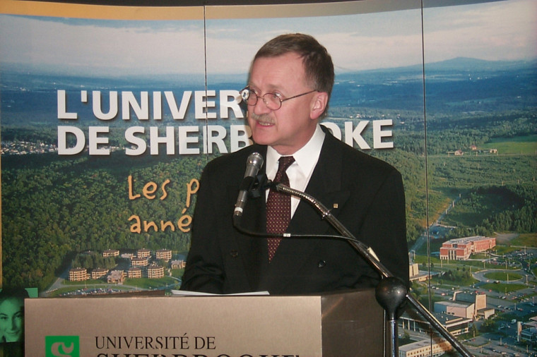 Les huit années de l'administration Reid ont été marquées par le renouveau et le développement pour l'Université de Sherbrooke.